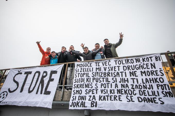 Čustveno sporočilo, ki daje vedeti, kako močna je vez prijateljev iz Štor, ki se poznajo že od otroštva. | Foto: Vid Ponikvar