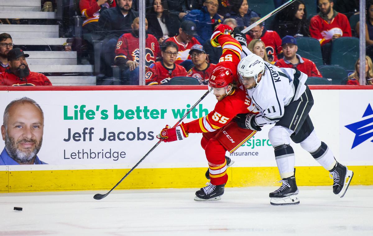 Anže Kopitar | Anže Kopitar je z LA Kings gostoval pri Calgaryju. Na koncu so kralji izgubili z izidom 2:1. | Foto Reuters