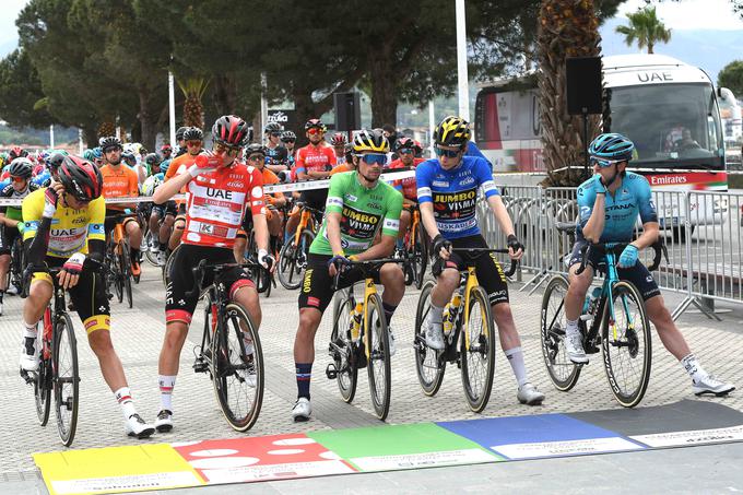 Razmerje moči na štartu 5. etape: Brandon McNulty v rumeni majici vodilnega, Tadej Pogačar v pikčasti najboljšega na gorskih ciljih, Primož Roglič v zeleni majici najboljšega po točkah, Jonas Vingegaard v modri majici najboljšega mladega kolesarja in Ion Izaguirre, vodilni v seštevku najboljših kolesarjev iz Baskije.  | Foto: Guliverimage/Vladimir Fedorenko