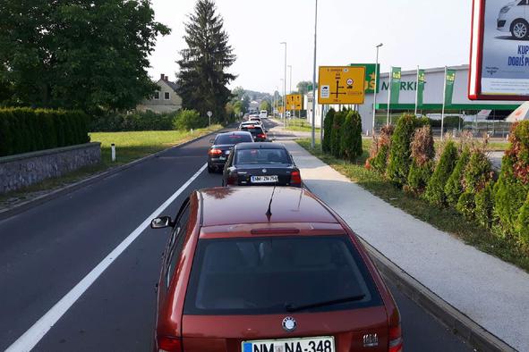 Gneča na cesti: pred Gruškovjem 4-kilometrski zastoj