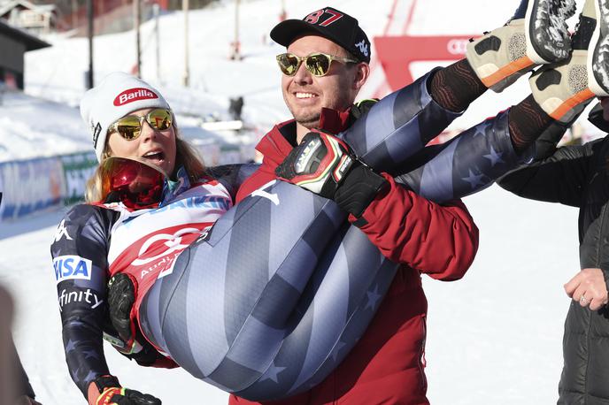 Mikaela Shiffrin | Mikaela Shiffrin z bratom Taylorjem po sobotni rekordni 87. zmagi v svetovnem pokalu. | Foto Guliverimage