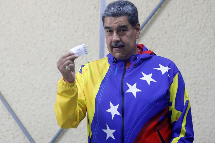 Nicolas Maduro | Nicolas Maduro, ki se poteguje za svoj tretji šestletni mandat, je oddal svoj glas kmalu po odprtju volišč ob 6. uri zjutraj po krajevnem času v prestolnici Caracas. Ob tem je dejal, da bo spoštoval rezultate volitev. | Foto Reuters