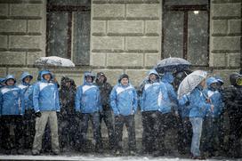 protest policistov pred vlado