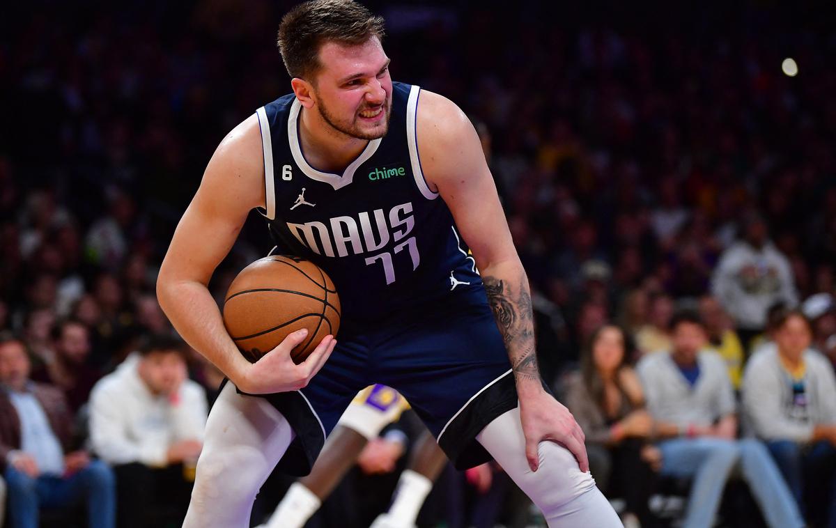 Dallas Mavericks Luka Dončić | Oslabljeni Dallas in nerazpoloženi Dončić v napadu in sledil je visok poraz s Portlandom. | Foto Reuters