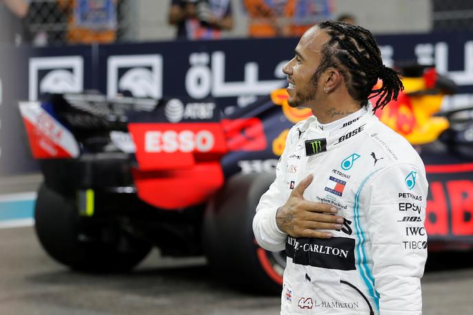 Lewis Hamilton | Zvezdnik formule 1 Britanec Lewis Hamilton je pozval k rušenju vseh spomenikov rasistom in spomenikov z rasistično simboliko. | Foto Reuters