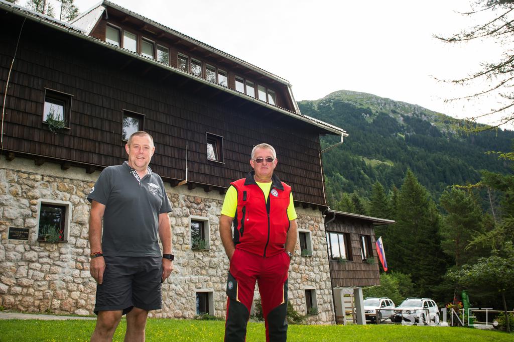 Dacia duster in oskrbnik gorske koče