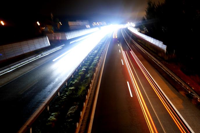 Avtocesta Vrhnika | Zaradi nesreče je promet oviran med cestninsko postajo Pesnica in priključkom Šentilj proti Avstriji, poteka po odstavnem pasu. (Fotografija je simbolična)