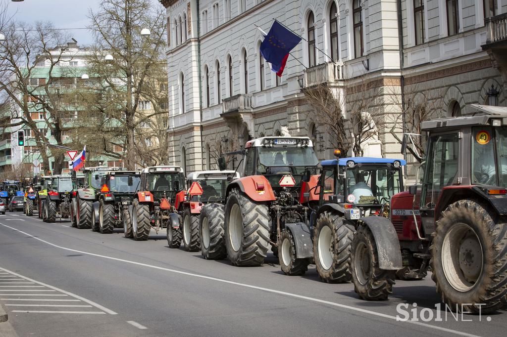 Protestni shod Sindikata kmetov Slovenije. Traktor, kmet, protest.