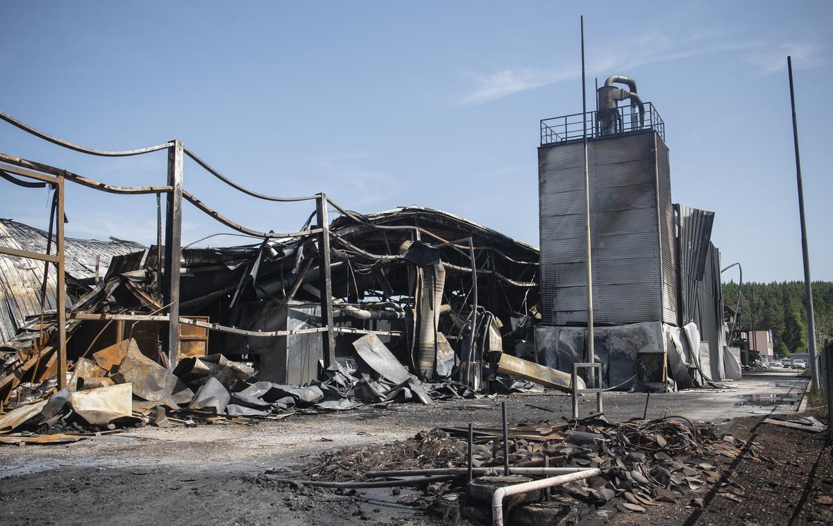 Požar v podjetju Fragmat, Podskrajnik pri Rakeku | Foto STA