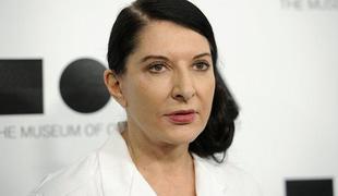 Marina Abramović in kako spiti kozarec vode