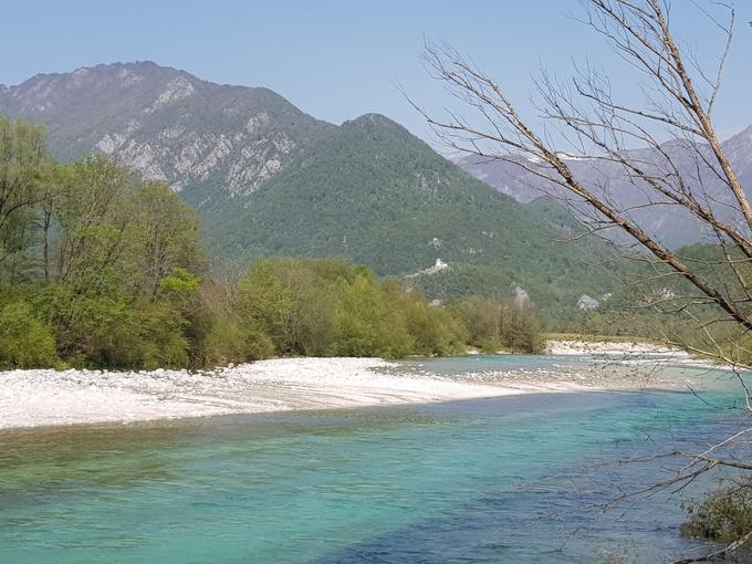 "Soča še zdaleč nikoli ne bo varna reka za kopanje. To je hudourniška reka, to je hladna reka in do nje je potrebno imeti spoštovanje. Vsak vstop v reko je tveganje." | Foto: PU Nova Gorica