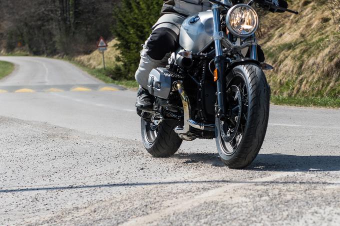 So visoke temperature in sončno vreme v vas prebudili željo po prvi letošnji pustolovščini na motorju? Preden se boste odpeljali na prvo cestno raziskovanje z motorjem, opravite celovit pregled svoje opreme, opozarjajo v Agenciji za varnost prometa. | Foto: Klemen Korenjak