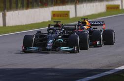 Novi posnetki dvoboja Max – Lewis, Mercedes želi ukrepanje