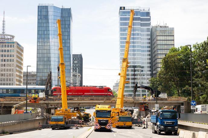 železniški nadvoz, Dunajska cesta v Ljubljani | Foto Bor Slana/STA