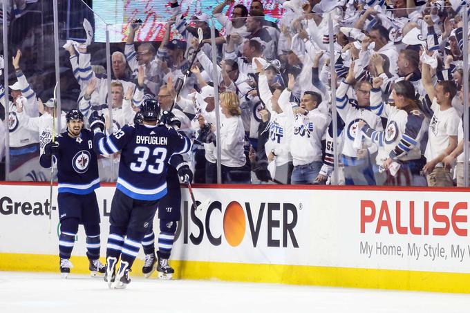 Winnipeg Jets so zaostajali že z 0:3, a na koncu po preobratu in dveh zadetkih v prazen gol Nashville Predators premagali s 7:4. | Foto: Reuters