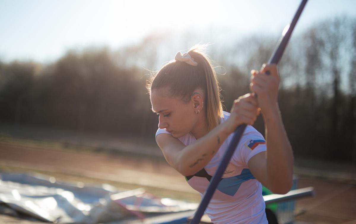 Leja Glojnarič | Leja Glojnarič je prvemu mestu v mnogoboju dodala še četrto mesto v skoku v daljino. | Foto Žiga Korenčan/Zsis.si