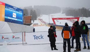 Zaradi sneženja petkov smuk odpovedan