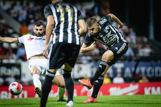 ... a je Amadej Maroša le tri minute po zadetku Tabora izenačil na 1:1. | Foto: Blaž Weindorfer/Sportida