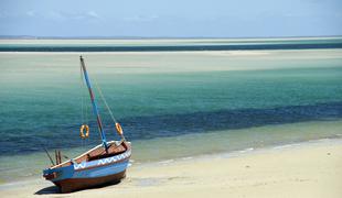 V Makarsko vabijo s fotografijo plaže v Mozambiku