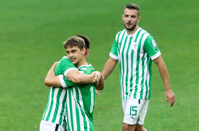 Zmagoviti zadetek na ljubljanskem derbiju je dosegel Marcel Ratnik in proslavljal strelski prvenec za zmaje. | Foto: Vid Ponikvar