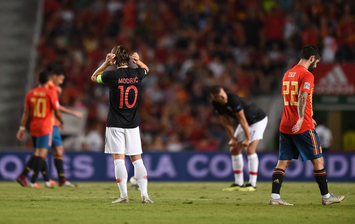 Luka Modrić | Luka Modrić in soigralci so doživeli pravcati polom v Elcheju. | Foto Getty Images