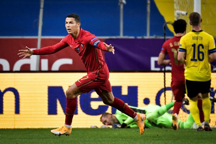 Cristiano Ronaldo | Cristiano Ronaldo je najprej na spektakularen način prišel do 100. gola v dresu Portugalske, malo za tem pa za evropske prvake zabil še 101. | Foto Reuters