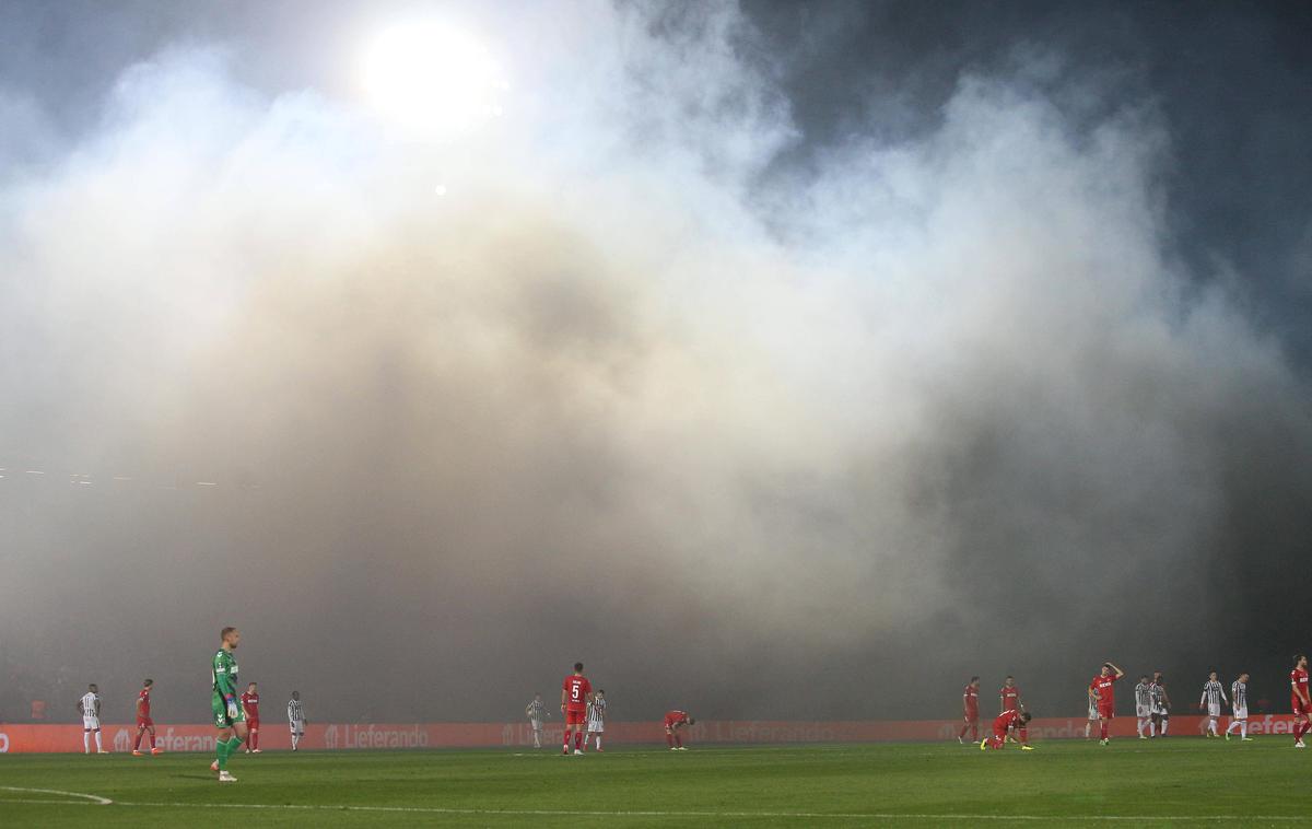 Partizan Köln | Navijači Partizana so zadimili domači stadion in z glasnim navijanjem pomagali svojim ljubljencem. | Foto Guliver Image