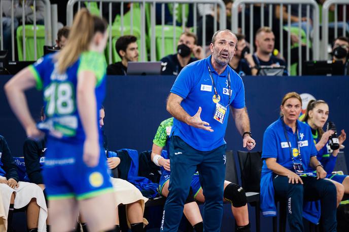 EHF Euro2022: Slovenija - Madžarska, slovenska ženska rokometna reprezentanca Dragan Adžić | Izbranke Dragana Adžića so v drugo proti Slovaški klonile s 25:31. | Foto Grega Valančič/Sportida