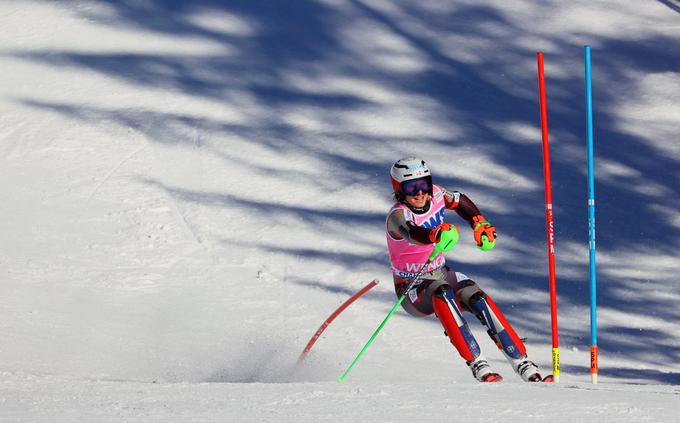 Henrik Kristoffersen je tik pred ciljem finalne vožnje povozil kol in odstopil. | Foto: Reuters