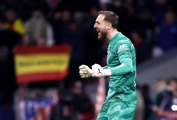 Jan Oblak je v sredo proslavljal veliko zmago nad Interjem, štiri dni pozneje pa naletel na razigrano Barcelono, ki je Metropolitano osvojila s kar 3:0. | Foto: Reuters