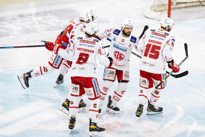 Kac Celovec prvak ICEHL | Rok Tičar je k zmagi, s katero so si Celovčani priigrali naslov prvaka, prispeval gol in podajo. | Foto Sportida