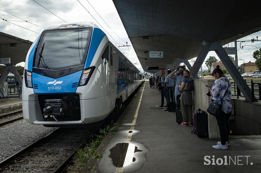 Prva javna vožnja električnega Stadlerja