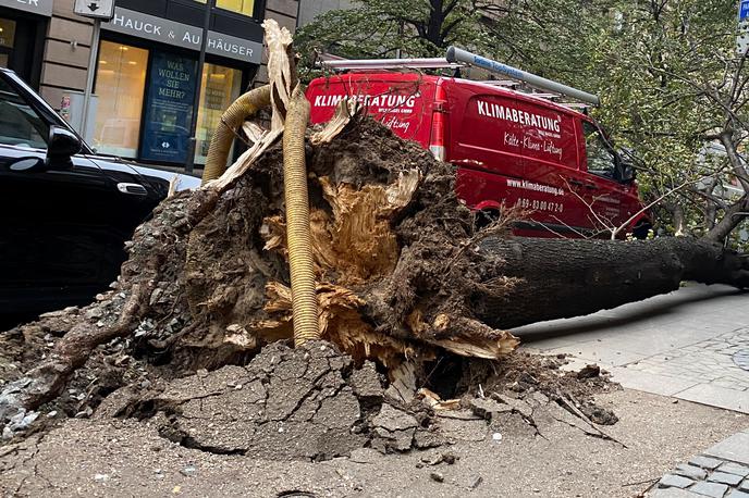 Vihar Evropa | Najhuje je bilo na jugu Poljske, kjer so med drugim morali gasilci na teren več kot 140-krat. Fotografija je simbolična. | Foto Reuters