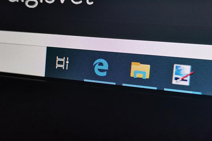 Microsoft Edge | Prepoznavni logotip spletnega brskalnika Microsoft Edge, ki je stalnica na vseh računalnikih z operacijskim sistemom Windows 10, še prej pa je v starejših Windowsih kar dve desetletji kraljeval njegov predhodnik Internet Explorer, bo kmalu nadomestil sodobnejši simbol. | Foto Matic Tomšič