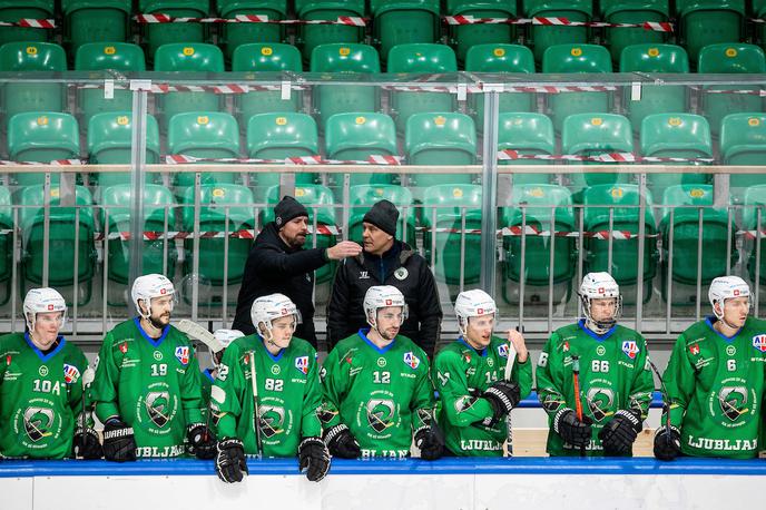 HK Olimpija Fassa 16. februar 2021 Matic Kralj Raimo Summanen | Hokejisti Olimpije bodo finale Alpske lige proti Asiagu začeli v torek ob 20. uri na domačem ledu. Igrajo na tri zmage. | Foto Vid Ponikvar/Sportida