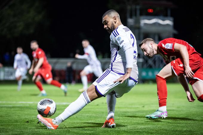 Hilal Soudani je postavil končni izid 2:0. Alžirec je v tej sezoni dosegel že devet zadetkov, še več, že 13, pa jih je dosegel njegov soigralec Arnel Jakupović, tudi prvi strelec 1. SNL. | Foto: Jure Banfi/alesfevzer.com