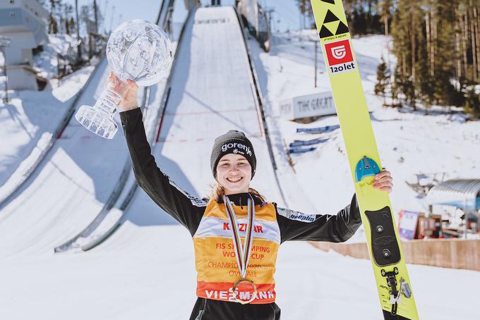 Marca je postala prva Slovenka s kristalnim globusom v smučarskih skokih. | Foto: Sportida