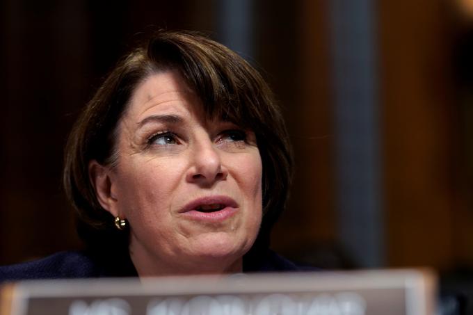 Ameriška senatorka slovenskega rodu Amy Klobuchar je med tistimi, ki od Bidna zaradi očitkov o neprimernem vedenju do žensk zahtevajo konkretna pojasnila. | Foto: Reuters