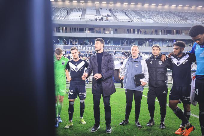 Albert Riera je v ponedeljek popeljal Bordeaux do domače zmage nad Angersom (1:0), na kateri je Žan Vipotnik odigral 77 minut. Ko je zapuščal igrišče, so gostitelji že imeli v žepu končni rezultat. | Foto: Girondins de Bordeaux