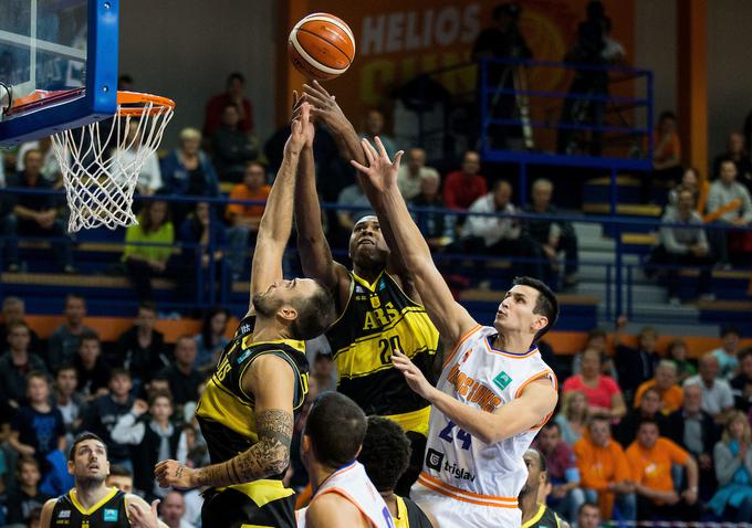 Helios Suns so prvo tekmo Lige prvakov izgubili s 54:62. | Foto: Vid Ponikvar