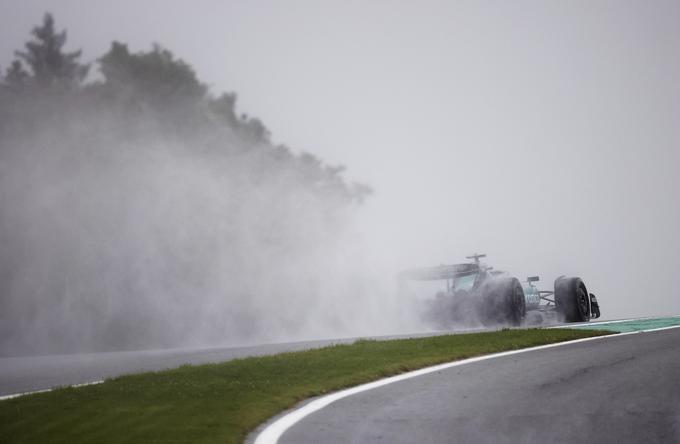 Lance Stroll je na mokrem nekoliko zdelal svoj dirkalnik. | Foto: Reuters