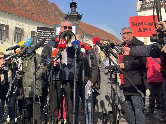 Protest novinarjev na Hrvaškem. Na fotografiji je predsednik HND Hrvoje Zovko. | Foto: STA