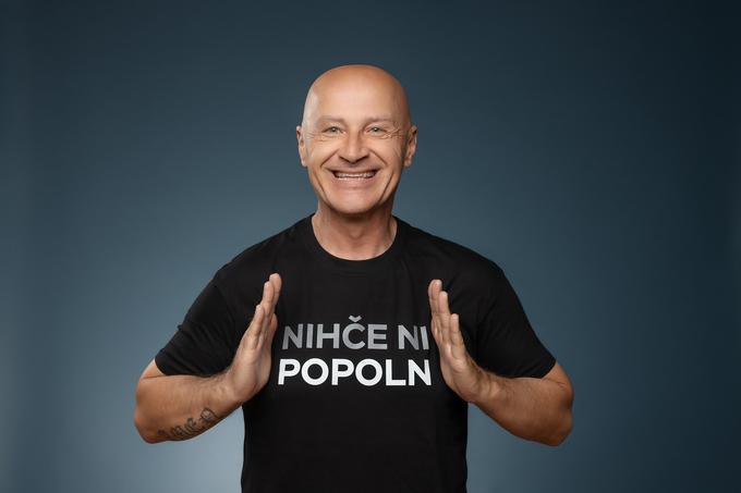 "Oba izdajava zanimive pesmi, vsaj enkrat na leto. Jaz sem pristaš tega, da mi album ne pomeni kaj veliko, več mi pomeni dober singel, s katerim se ukvarjamo tudi pol leta. Nikoli ne veš, kaj točno bo ljudem všeč, saj te vedno presenetijo," je povedal Miran Rudan.
 | Foto: Marko  Delbello Ocepek