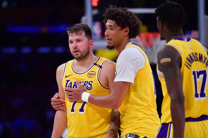 Luka Dončić in Jaxson Hayes po dolgem času sodelujeta na tekmi. | Foto: Reuters