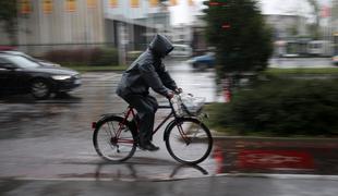 Močni nalivi zajeli državo, meteorologi in geologi izdali opozorila #video