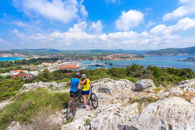 Rogoznica je zatočišče za ljubitelje narave in tiste, ki iščejo mirno zatočišče. | Foto: Miranda Trklja