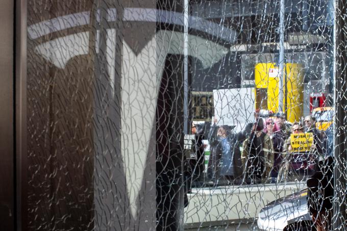 Tesla protest New York | Foto: Reuters