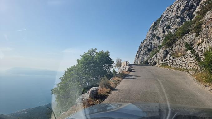 Cesta na Biokovo ponuja zanimivo vozno izkušnjo in izjemne razglede. | Foto: Metka Prezelj