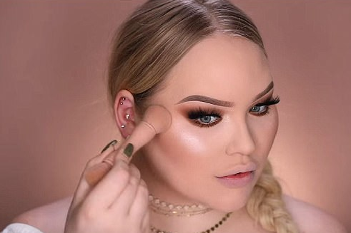 Contour | Foto Youtube/Nikkietutorials