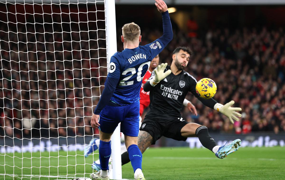 West Ham Arsenal  Jarrod Bowen |  Jarrod Bowen je podal, Tomaš Souček pa zadel za vodstvo West Hama z 1:0 proti Arsenalu. VAR je gol potrdil. | Foto Reuters